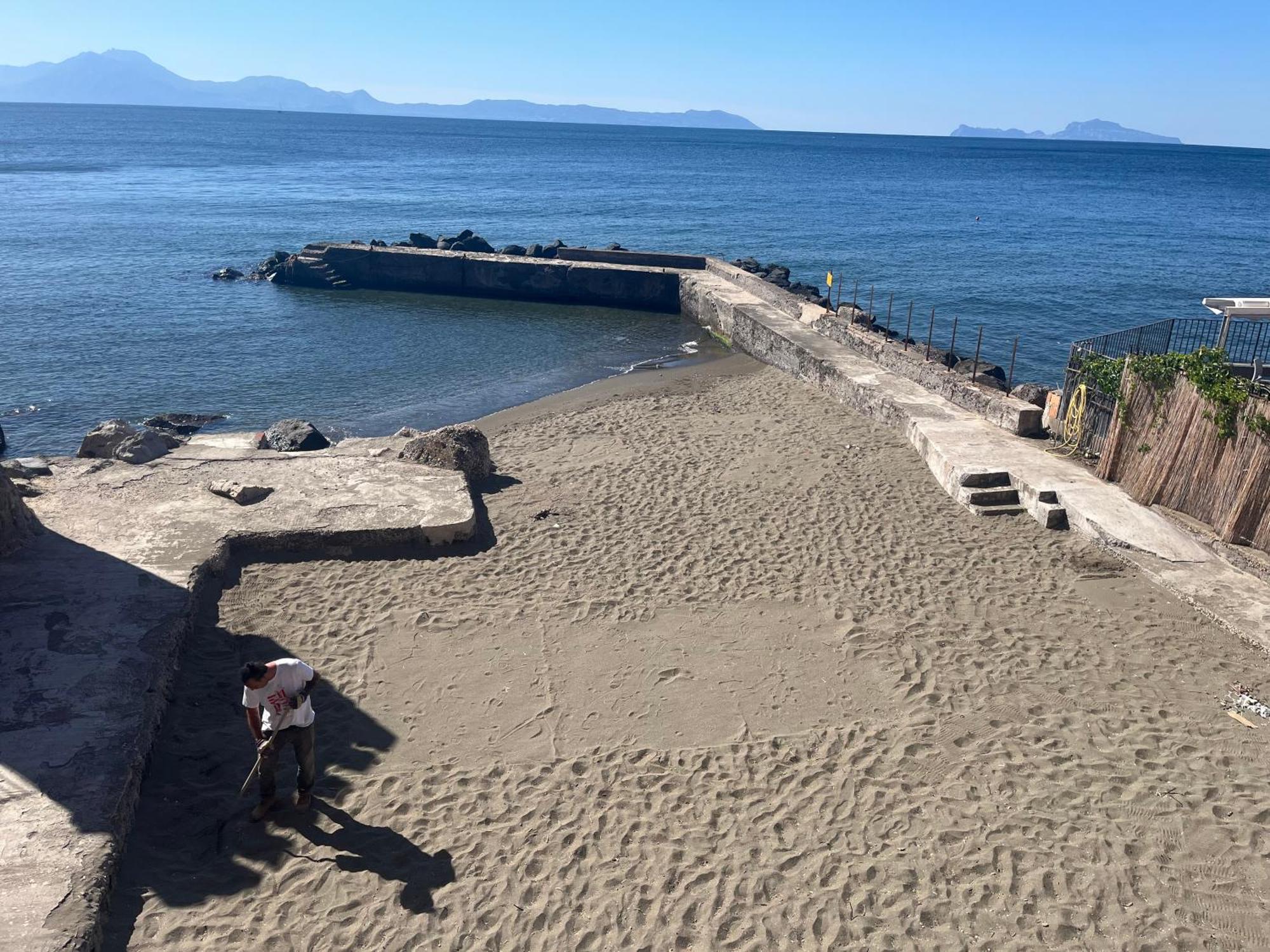 La Casetta Con La Spiaggia Наполи Екстериор снимка